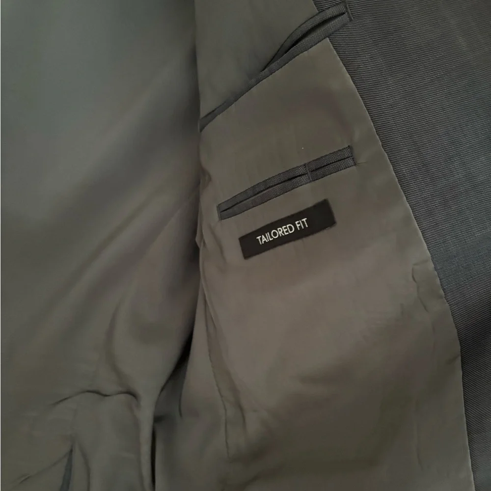 Jos. A. Bank Charcoal Men's Suit - Picture 5 of 8